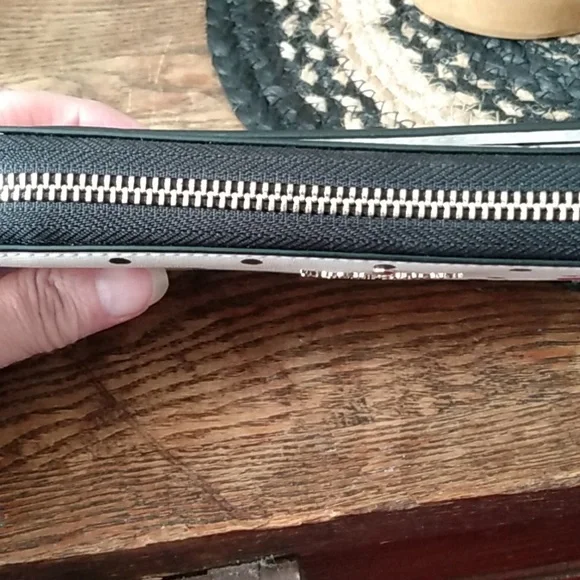 Kate Spade x Disney Polka Dot Minnie Mouse Large Continental Wallet - Picture 5 of 13